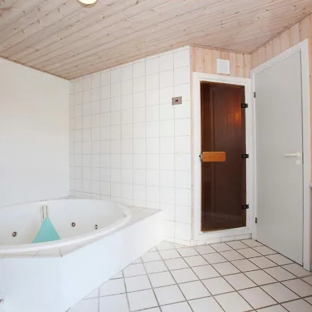 Holiday home Lxxx *